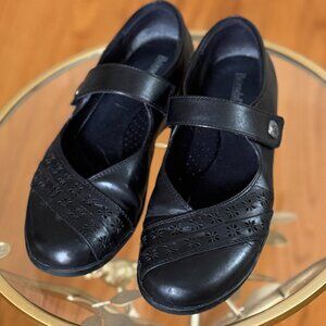 Beautiful Bjorndal black leather Mary Janes with laser cut details size EU39/8.5